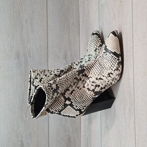 Vince Camuto Women Tillen Ankle Animal Print The Pointed toe Heels shoes sz 8.5M